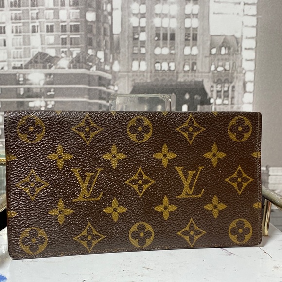 Authentic Louis Vuitton Rare Vintage Monogram checkbook holder - Picture 2 of 13